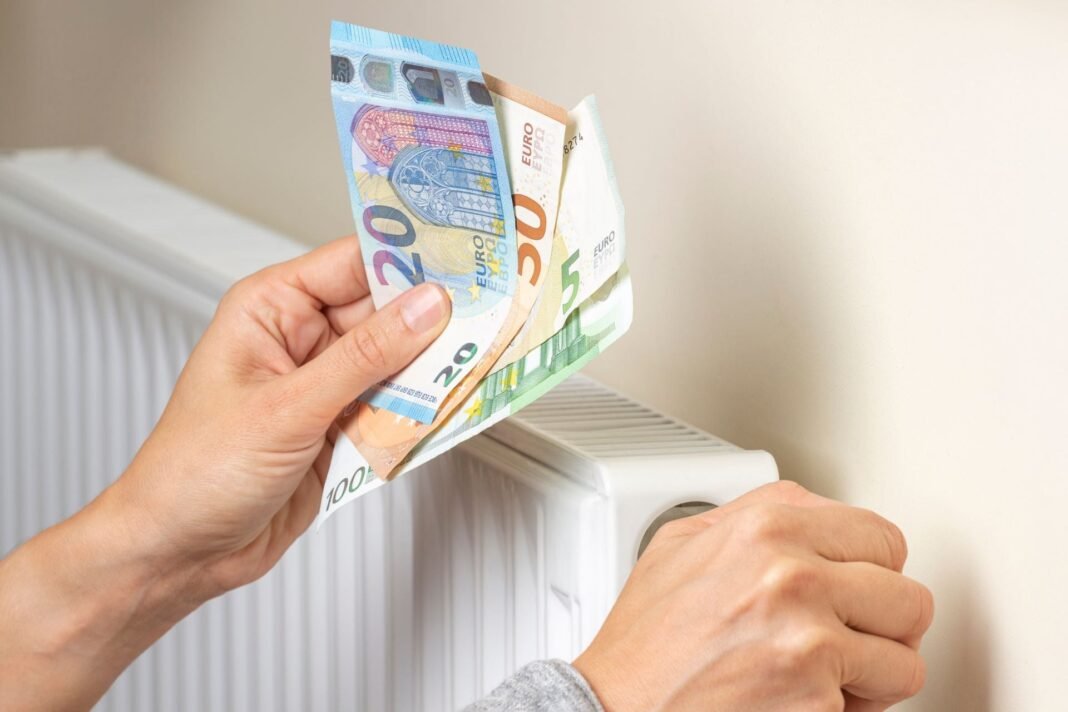 Ενεργειακό πακέτο με «διπλή ασπίδα» στη θέρμανση – Τι θα γίνει με βενζίνη, diesel και ΕΦΚ Ενεργειακό-πακέτο-με-«διπλή-ασπίδα»-στη-θέρμανση-–-Τι-θα-γίνει-με-βενζίνη,-diesel-και-ΕΦΚ