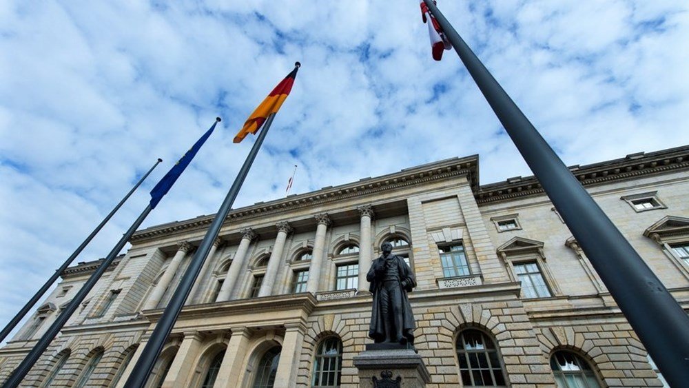 Γερμανία: Αντιδράσεις για τις αμφιλεγόμενες σχέσεις της Αριστεράς στο Βερολίνο με συμμορίες οργανωμένου εγκλήματος Γερμανία:-Αντιδράσεις-για-τις-αμφιλεγόμενες-σχέσεις-της-Αριστεράς-στο-Βερολίνο-με-συμμορίες-οργανωμένου-εγκλήματος