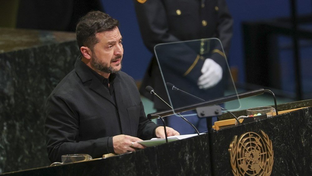 Ζελένσκι στον ΟΗΕ: Όποιος δίνει χρήματα στη Ρωσία δίνει χρόνο στον πόλεμο – Προειδοποίηση για τη χρήση της ΑΙ στις μάχες Ζελένσκι-στον-ΟΗΕ:-Όποιος-δίνει-χρήματα-στη-Ρωσία-δίνει-χρόνο-στον-πόλεμο-–-Προειδοποίηση-για-τη-χρήση-της-ΑΙ-στις-μάχες
