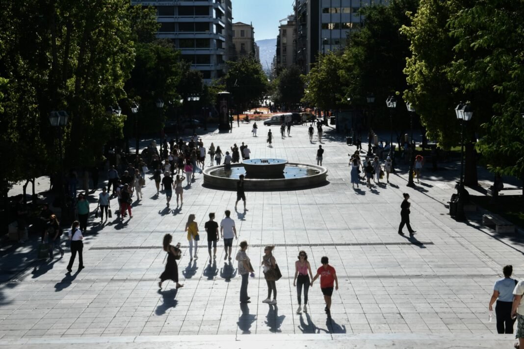 Αυξημένη-η-μέση-δαπάνη-των-ελληνικών-νοικοκυριών-το-2025:-Πόσα-ξόδεψαν-και-πού