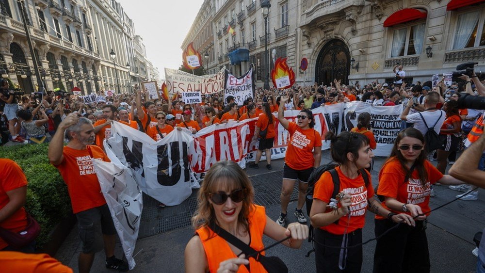 Ισπανία: Χιλιάδες διαδηλωτές στη Μαδρίτη για τη στεγαστική κρίση μετά την έξωση 87χρονης ΑμεΑ Ισπανία:-Χιλιάδες-διαδηλωτές-στη-Μαδρίτη-για-τη-στεγαστική-κρίση-μετά-την-έξωση-87χρονης-ΑμεΑ
