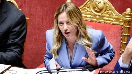 Ιταλία: Η άνοδος της ακροδεξιάς φέρνει πιέσεις στη Μελόνι Ιταλία:-Η-άνοδος-της-ακροδεξιάς-φέρνει-πιέσεις-στη-Μελόνι