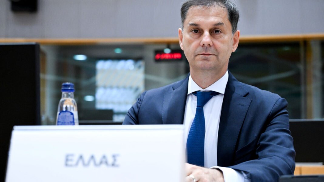 Θεοχάρης: Ήταν λάθος η διατύπωσή μου – Δεν είχα πρόθεση να χαρακτηρίσω πολίτες «κακομοίρηδες» Θεοχάρης:-Ήταν-λάθος-η-διατύπωσή-μου-–-Δεν-είχα-πρόθεση-να-χαρακτηρίσω-πολίτες-«κακομοίρηδες»