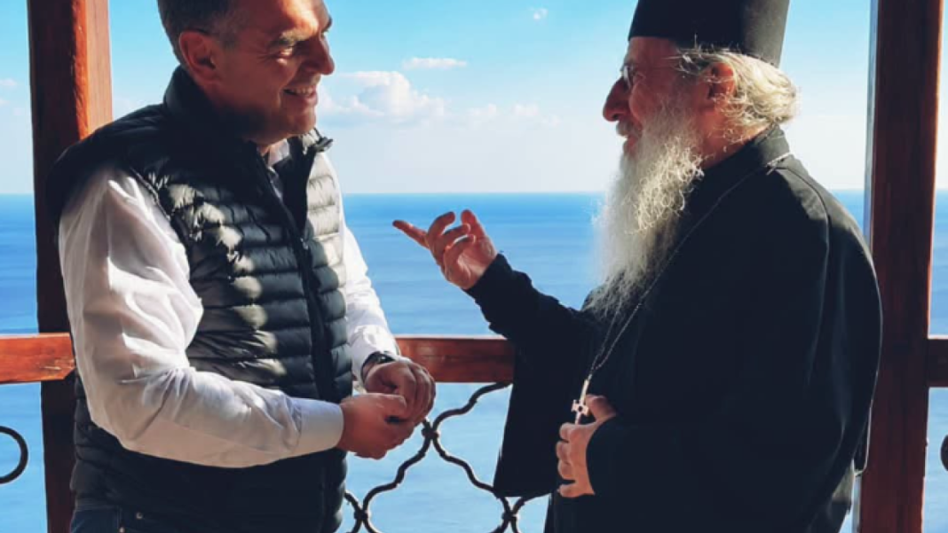 Στο Άγιον Όρος ο Τσίπρας: «Ψέλνεις στη Σιμωνόπετρα και ακούγεται στον Άδη…» – Άδωνις: «Για άθεος τα λέει πολύ ωραία ο άτιμος» – Πολάκης: «Ντροπή…» Στο-Άγιον-Όρος-ο-Τσίπρας:-«Ψέλνεις-στη-Σιμωνόπετρα-και-ακούγεται-στον-Άδη…»-–-Άδωνις:-«Για-άθεος-τα-λέει-πολύ-ωραία-ο-άτιμος»-–-Πολάκης:-«Ντροπή…»