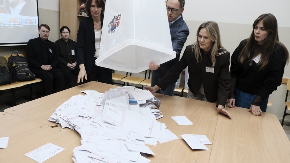 Εκλογές στη Λετονία: Νίκη για το φιλοευρωπαϊκό κόμμα του πρωθυπουργού Κούλμπεργκς Εκλογές-στη-Λετονία:-Νίκη-για-το-φιλοευρωπαϊκό-κόμμα-του-πρωθυπουργού-Κούλμπεργκς