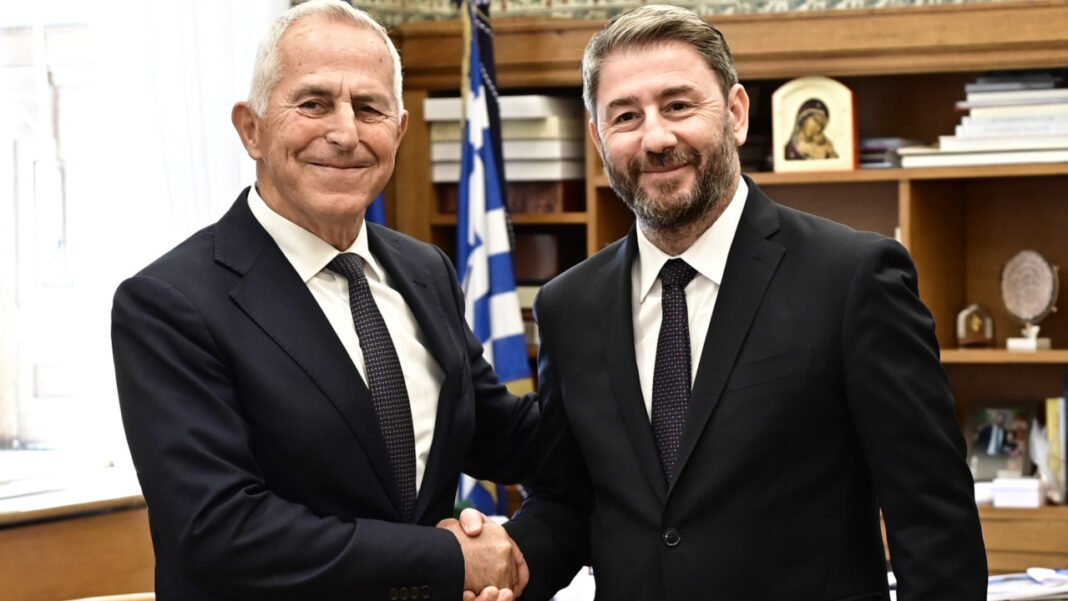 Προσχώρηση Ευάγγελου Αποστολάκη στο ΠΑΣΟΚ με μπηχτές στον Τσίπρα Προσχώρηση-Ευάγγελου-Αποστολάκη-στο-ΠΑΣΟΚ-με-μπηχτές-στον-Τσίπρα
