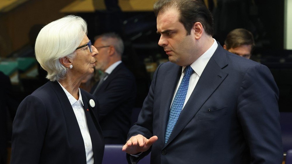 Ξεκάθαρο-μήνυμα-eurogroup-προς-Γαλλία:-Σημαντική-η-κατάρτιση-ενός-αξιόπιστου-προϋπολογισμού