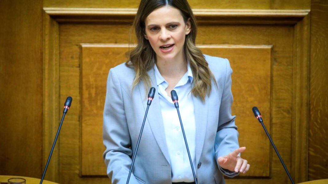 Έφη Αχτσιόγλου: Εγγράφηκε ως μέλος της ΕΛ.Α.Σ. – Δείτε βίντεο Έφη-Αχτσιόγλου:-Εγγράφηκε-ως-μέλος-της-ΕΛΑΣ.-–-Δείτε-βίντεο