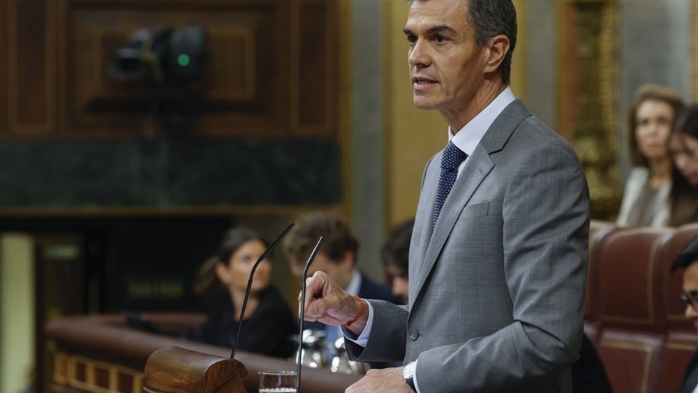 Σάντσεθ:-Πολεμικά-πλοία-του-Μαρόκου-μπήκαν-στα-ισπανικά-χωρικά-ύδατα-κατά-τη-μαζική-άφιξη-μεταναστών-στη-Θέουτα