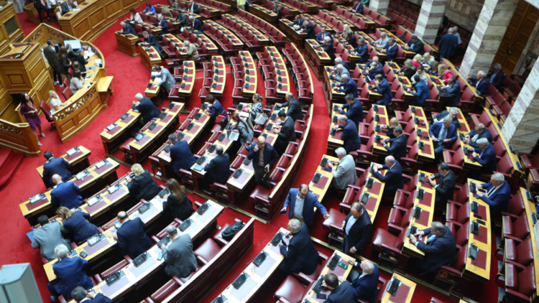 Κίμπερλι Γκιλφόιλ: Σφοδρή αντιπαράθεση στη Βουλή για την αποπομπή της – Ερωτήματα για τη «συναλλακτική διπλωματία» Κίμπερλι-Γκιλφόιλ:-Σφοδρή-αντιπαράθεση-στη-Βουλή-για-την-αποπομπή-της-–-Ερωτήματα-για-τη-«συναλλακτική-διπλωματία»