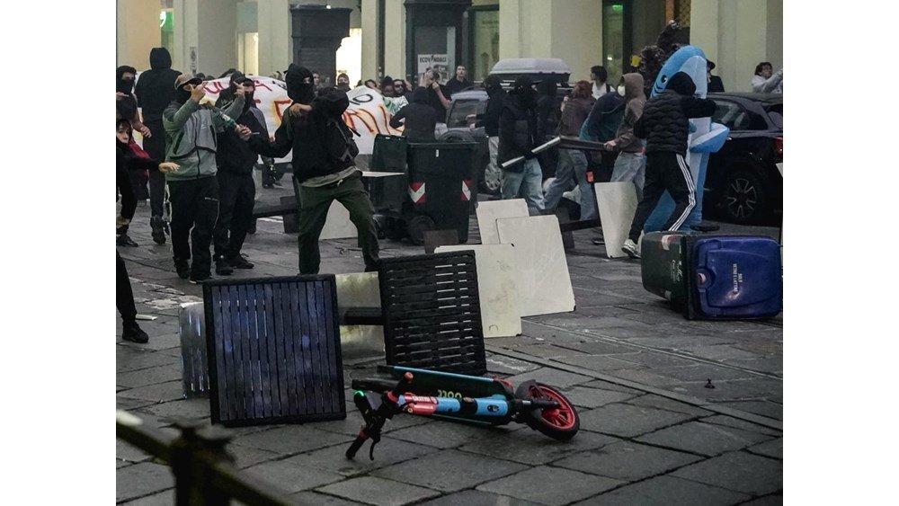 Κύμα διαδηλώσεων στην Ευρώπη με φόντο την ακρίβεια και τη στεγαστική κρίση Κύμα-διαδηλώσεων-στην-Ευρώπη-με-φόντο-την-ακρίβεια-και-τη-στεγαστική-κρίση