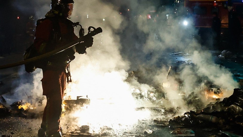 Γαλλία: Νέα απαγόρευση κυκλοφορίας και συγκεντρώσεων στο Παρίσι για τρίτη συνεχόμενη νύχτα Γαλλία:-Νέα-απαγόρευση-κυκλοφορίας-και-συγκεντρώσεων-στο-Παρίσι-για-τρίτη-συνεχόμενη-νύχτα