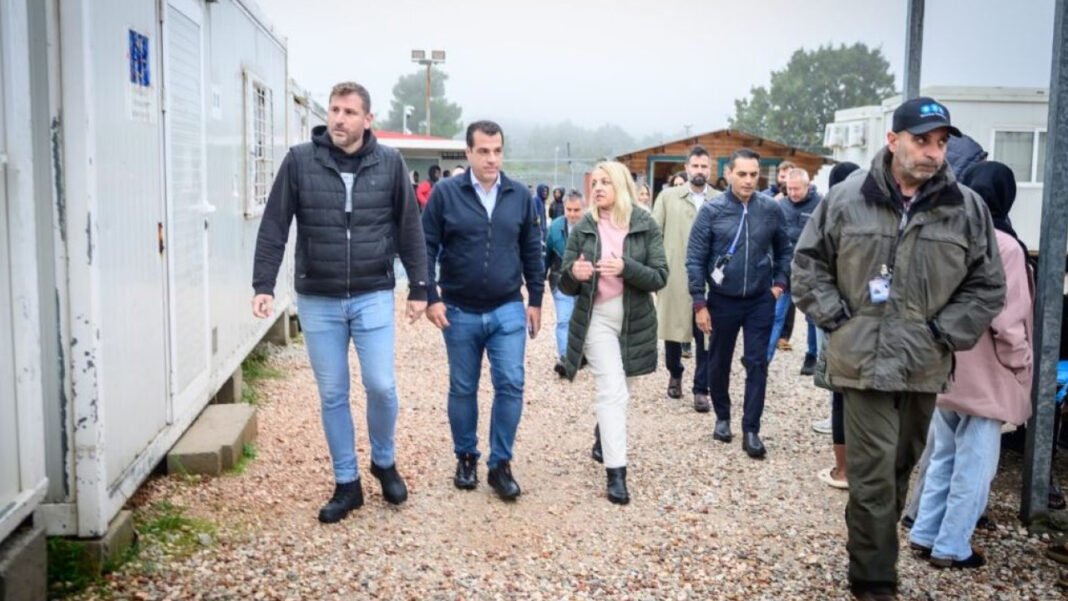Πλεύρης: Επίσκεψη στη δομή της Μαλακάσας με επίκεντρο τη λειτουργία της και το νέο Σύμφωνο Μετανάστευσης και Ασύλου Πλεύρης:-Επίσκεψη-στη-δομή-της-Μαλακάσας-με-επίκεντρο-τη-λειτουργία-της-και-το-νέο-Σύμφωνο-Μετανάστευσης-και-Ασύλου