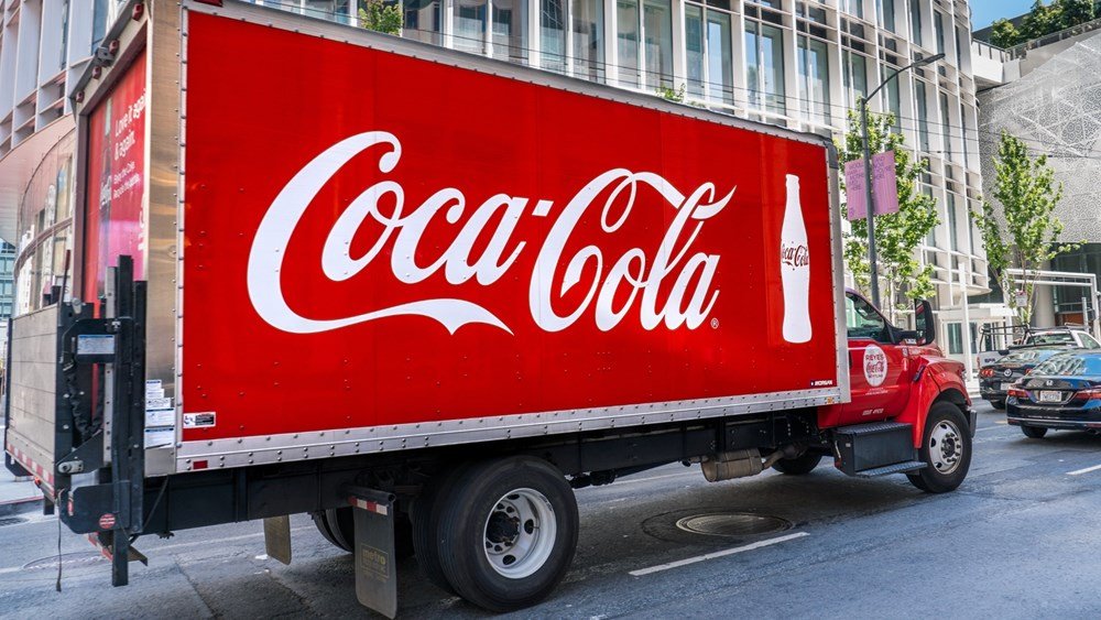 coca-cola:-Αναβαθμίζει-τις-προβλέψεις-για-την-κερδοφορία-του-2026-μετά-τις-ισχυρές-επιδόσεις-στο-γ΄τρίμηνο