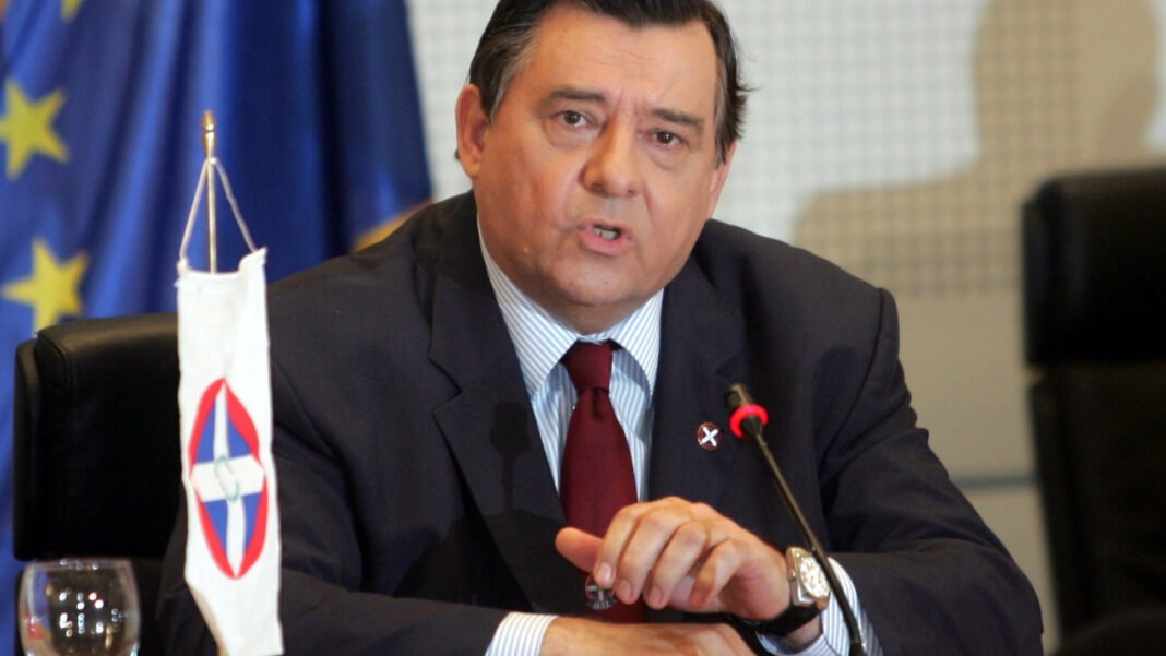 Καρατζαφέρης στον ΣΚΑΪ: Ο τρίτος θα τρέξει να πιει νερό από την κανάτα του Μητσοτάκη Καρατζαφέρης-στον-ΣΚΑΪ:-Ο-τρίτος-θα-τρέξει-να-πιει-νερό-από-την-κανάτα-του-Μητσοτάκη