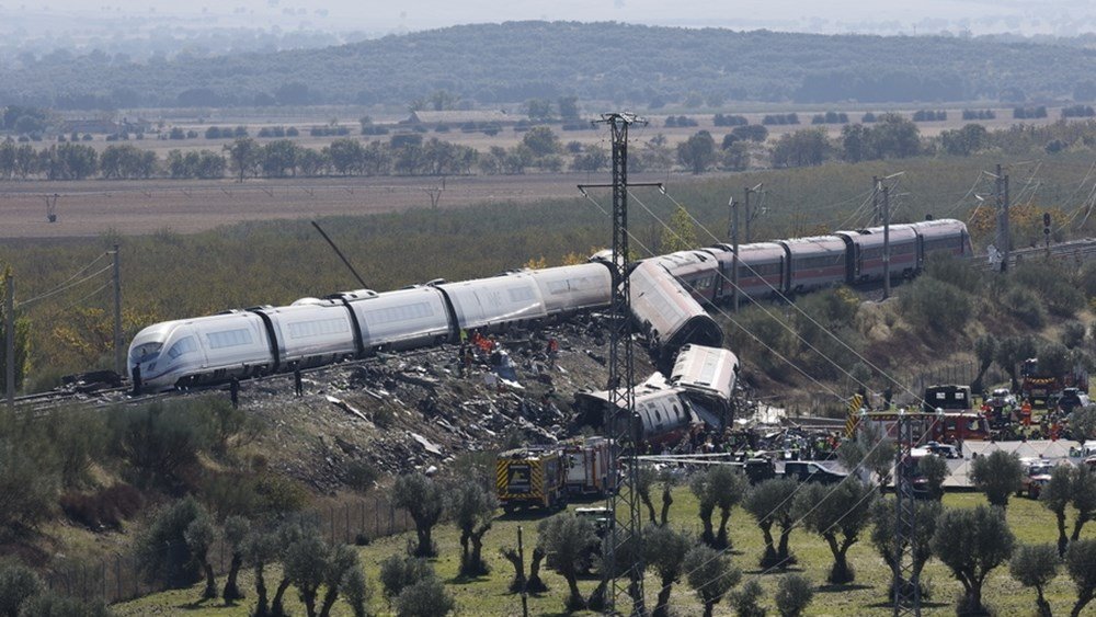 el pais: Το δυστύχημα στην Ισπανία φέρνει στο προσκήνιο τις ευθύνες για την ασφάλεια των σιδηροδρόμων – Υπό πίεση ο Σάντσεθ el-pais:-Το-δυστύχημα-στην-Ισπανία-φέρνει-στο-προσκήνιο-τις-ευθύνες-για-την-ασφάλεια-των-σιδηροδρόμων-–-Υπό-πίεση-ο-Σάντσεθ