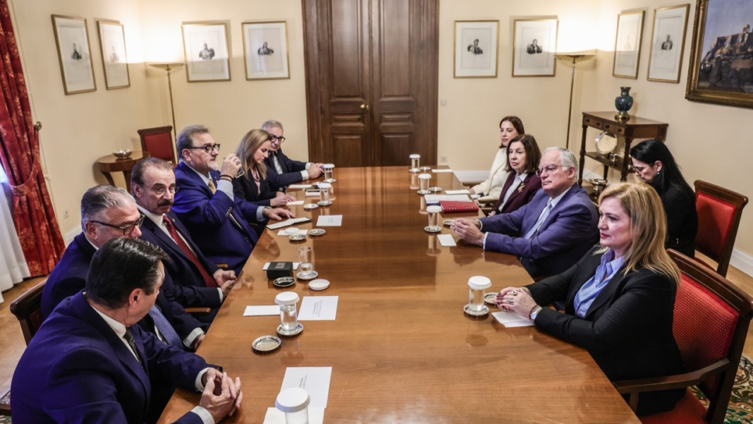 Συνάντηση Τασούλα με αντιπροσωπεία της Αμερικανικής Ελληνικής Εκπαιδευτικής Προοδευτικής Ένωσης Συνάντηση-Τασούλα-με-αντιπροσωπεία-της-Αμερικανικής-Ελληνικής-Εκπαιδευτικής-Προοδευτικής-Ένωσης