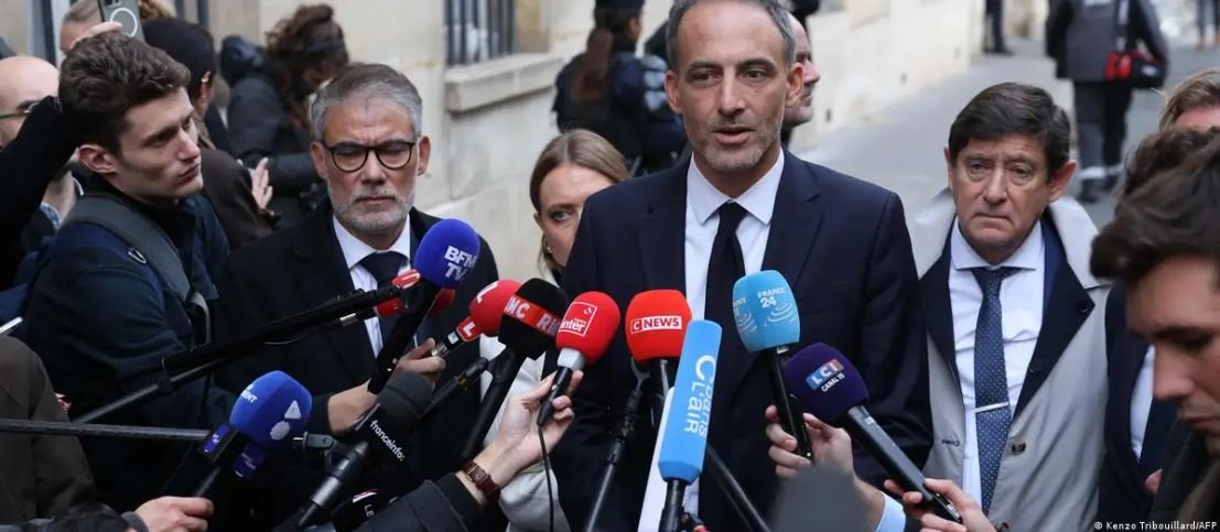 Γάλλοι Σοσιαλιστές: Το χρίσμα στον Γκλυκσμάν ως σοσιαλφιλελεύθερο διάδοχο του Μακρονισμού