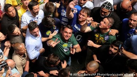 Προβάδισμα του υιού Μπολσονάρου στη Βραζιλία