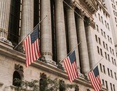 Wall: Ιστορικό υψηλό για τον Nasdaq με 